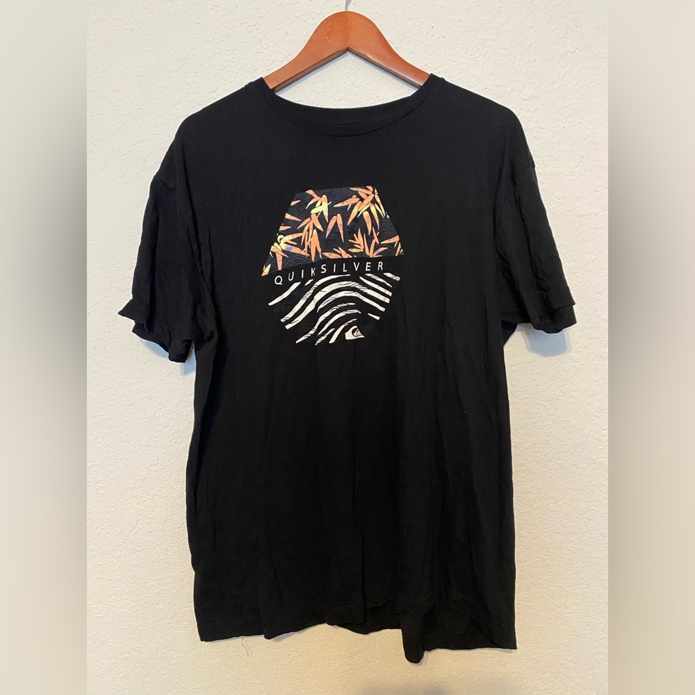 ☃️Quicksilver men T-shirt size Xlarge